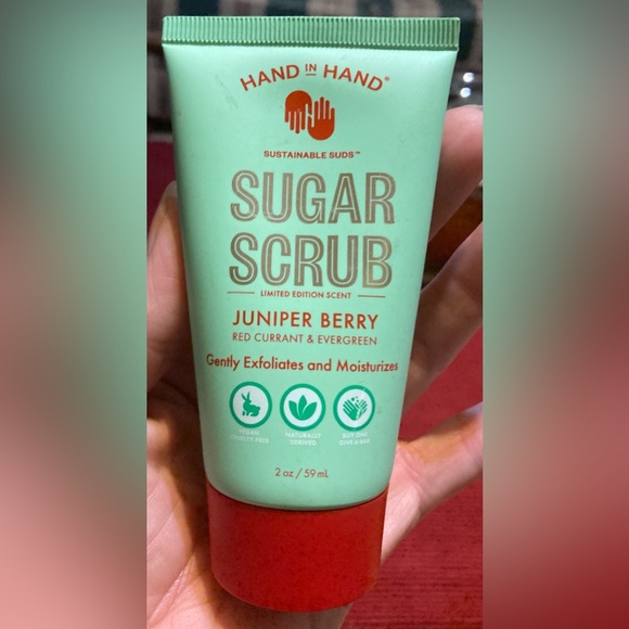 NWT Set Of Two 2oz Bottles Hand In Hand Sugar Scrub Juniper Berry - Picture 5 of 6